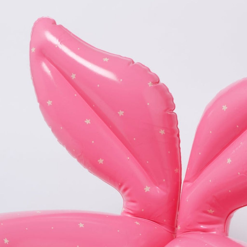 Close up of the mermaid tail on the Sunnylife kiddy pool ring in ocean treasure rose