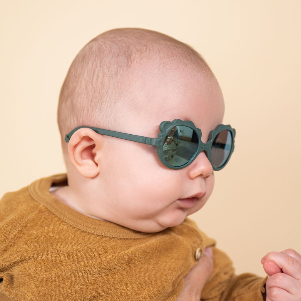 Baby bot wearing the Ki et La Baby Lion Sunglasses in Green