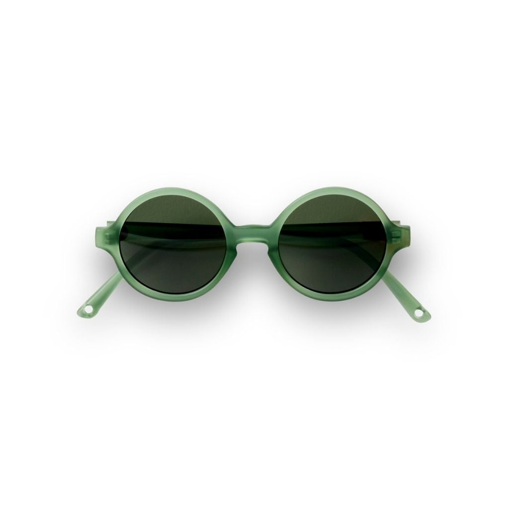 Front view of Ki et La Woam round sunglasses in Bottle Green