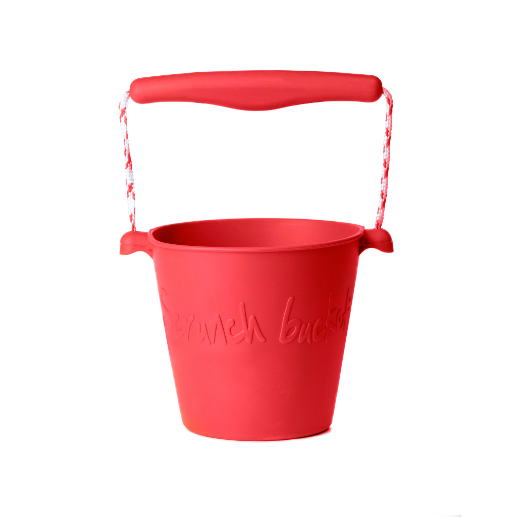 Scrunch silicone bucket in Strawberry Red