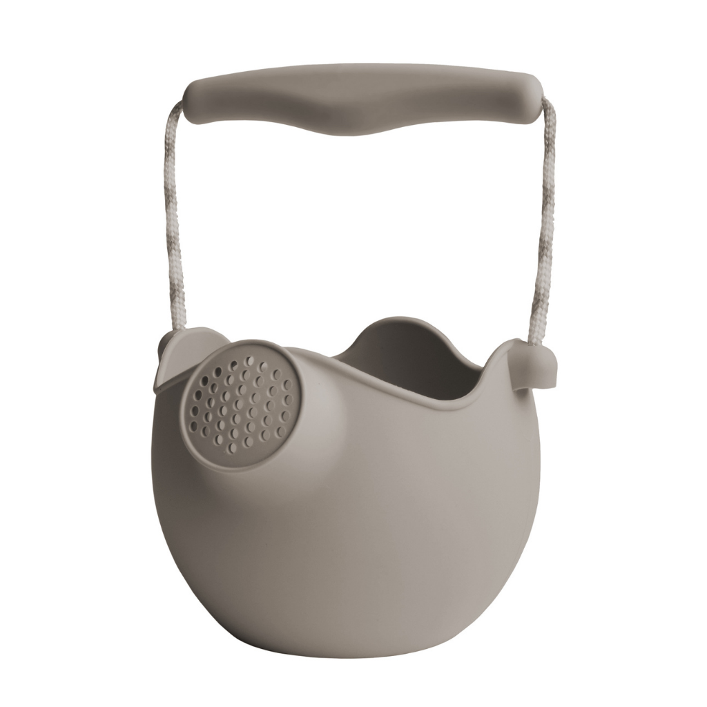 Scrunch silicone watering can in mushroom