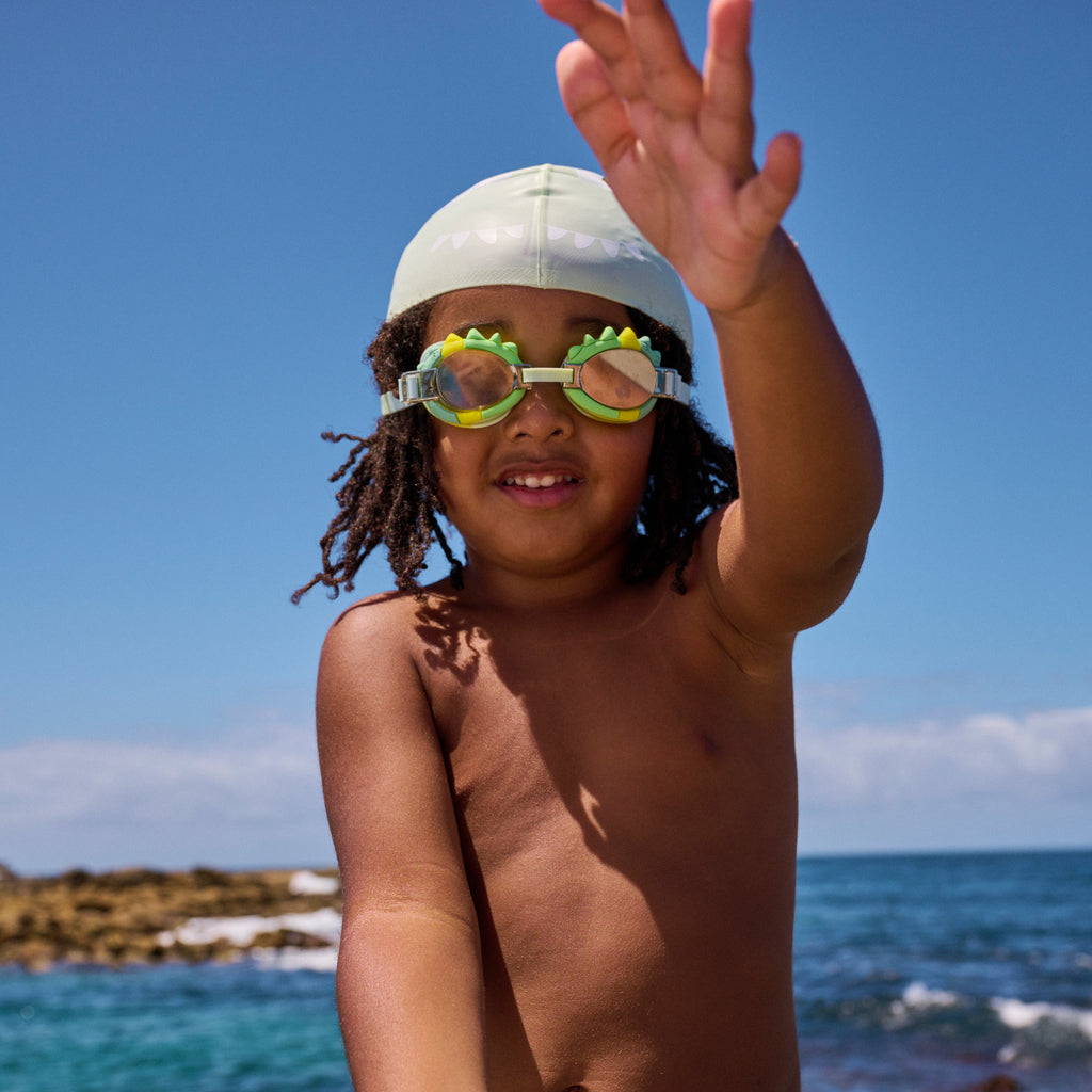 Little boy wearing the Sunnylife monster swim goggles