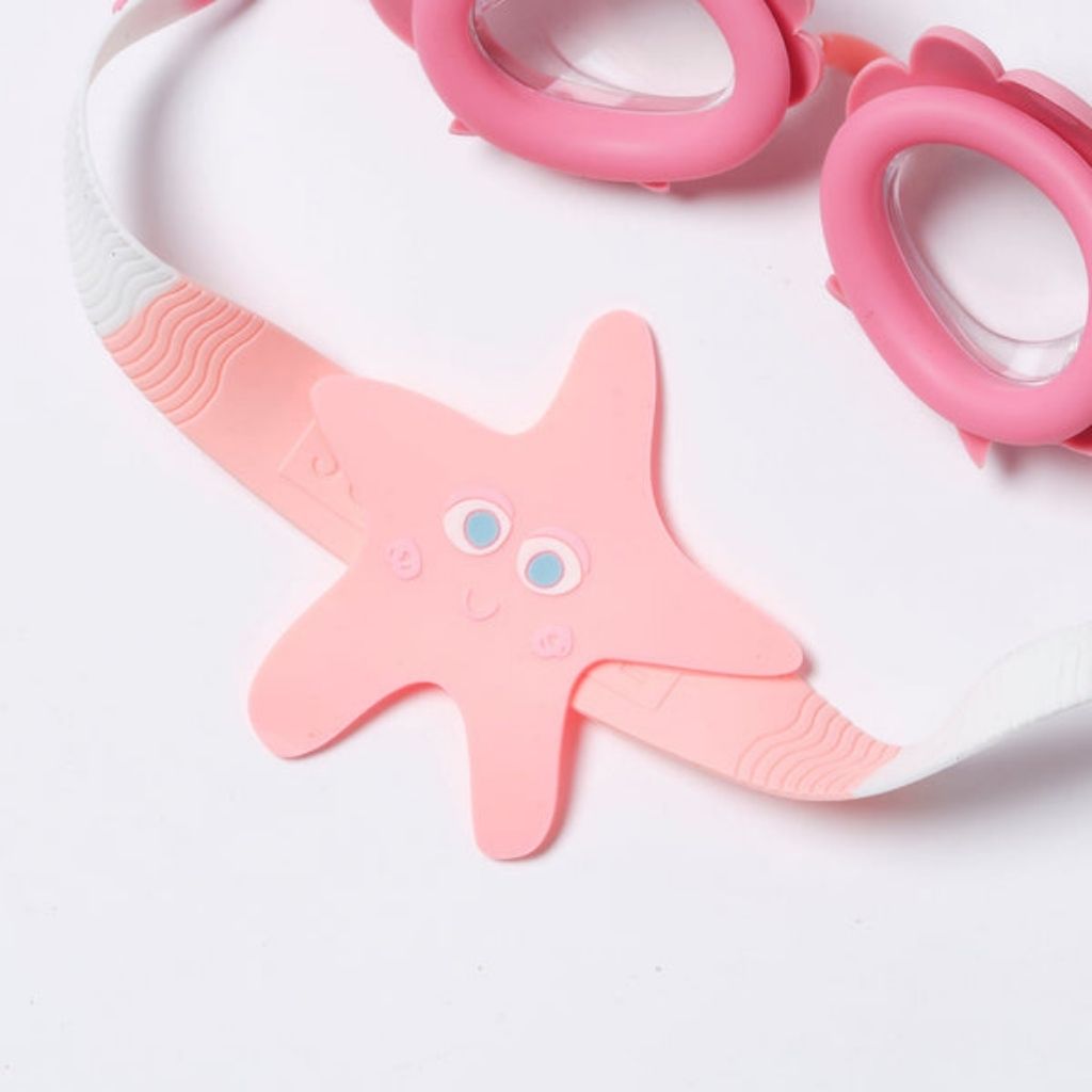 Close up of starfish on Sunnylife Kids mini swim goggles in ocean treasure rose 